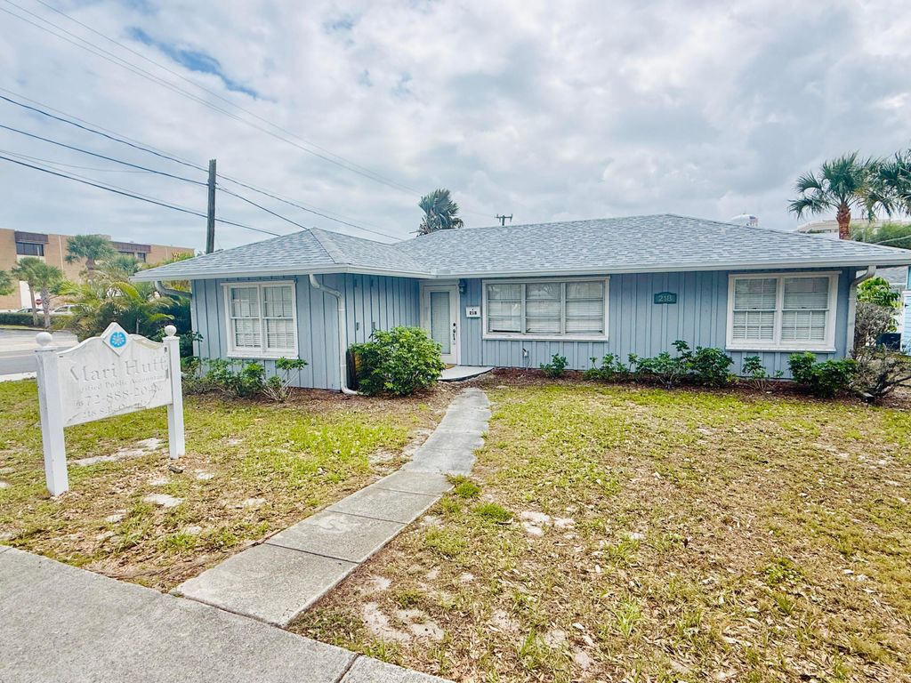 Photo of 218 SE Osceola Street, Stuart, FL 34994 (MLS # B26013832)