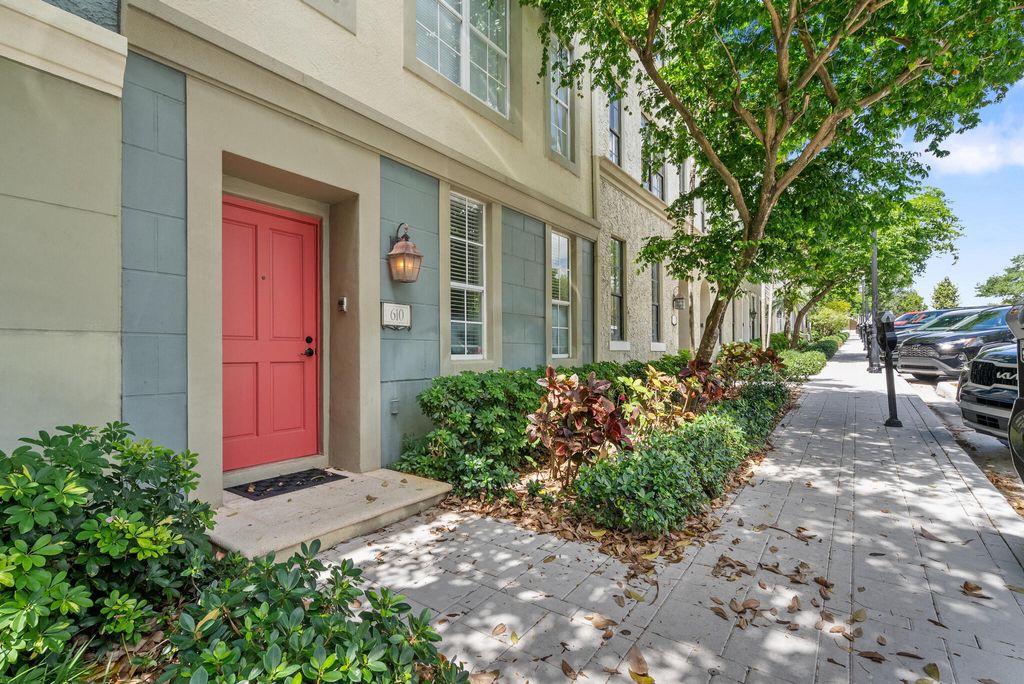 Photo of 610 Fern Street, West Palm Beach, FL 33401 (MLS # B26032134)