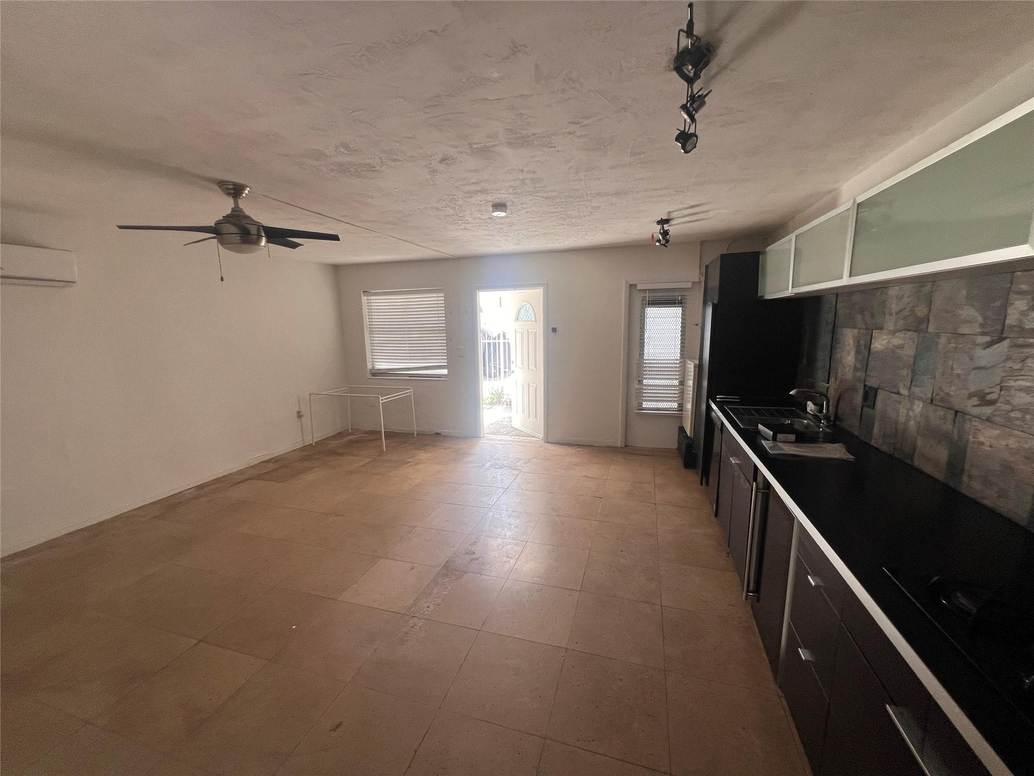 919 Michigan Avenue 3, Miami Beach, FL, 33139/$243,000 2 919 Michigan Avenue 3