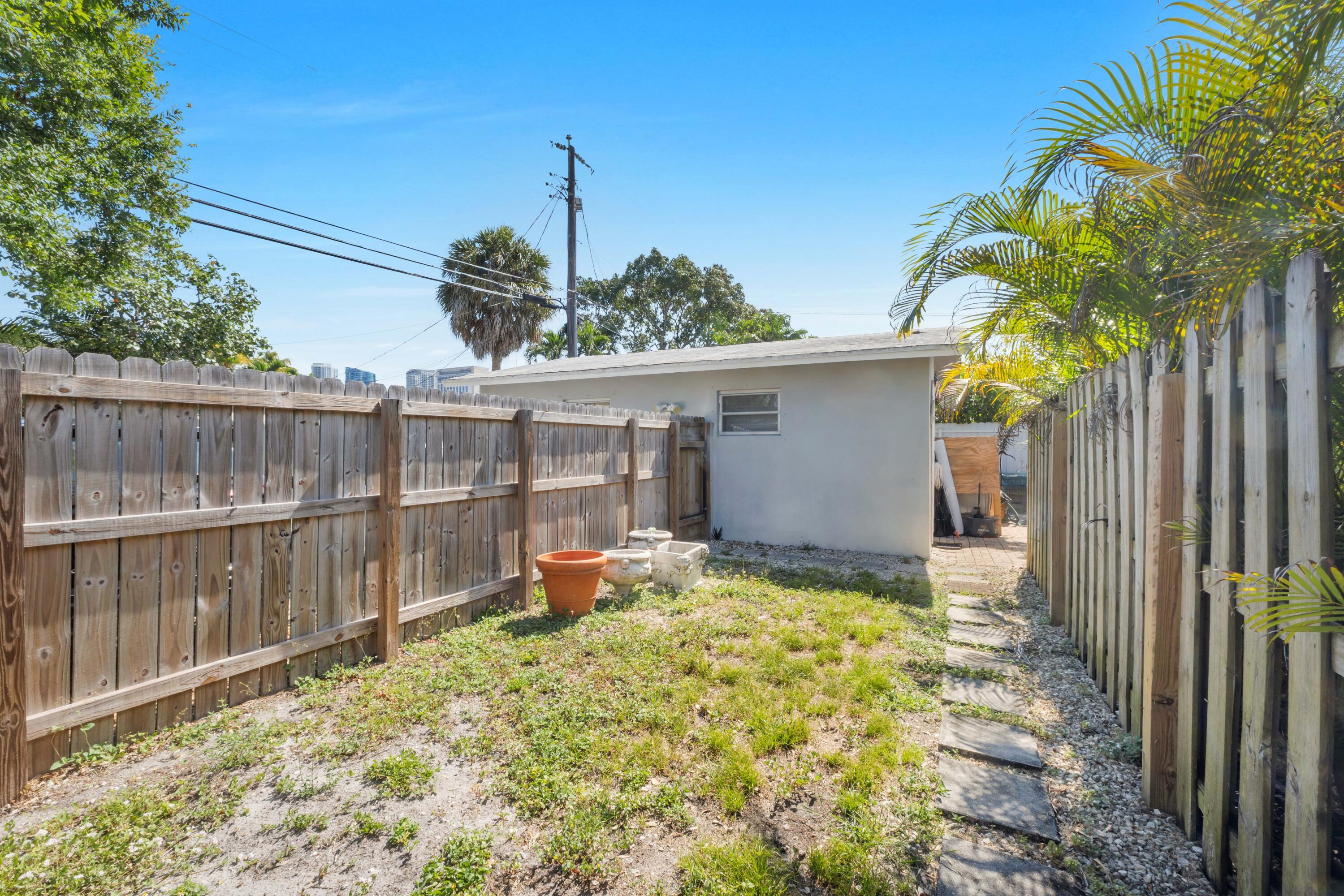 LAUDERDALE - Residential