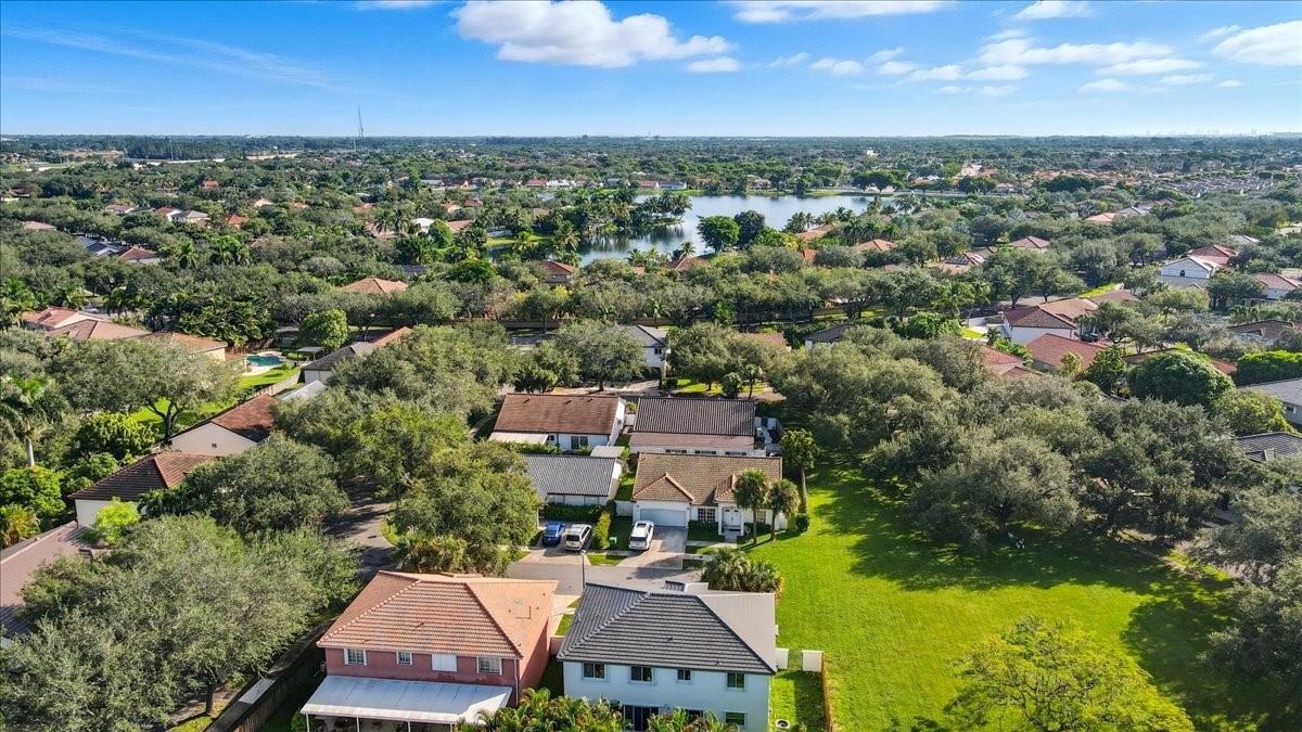 LAKES ON THE GREEN GLYNN - Residential