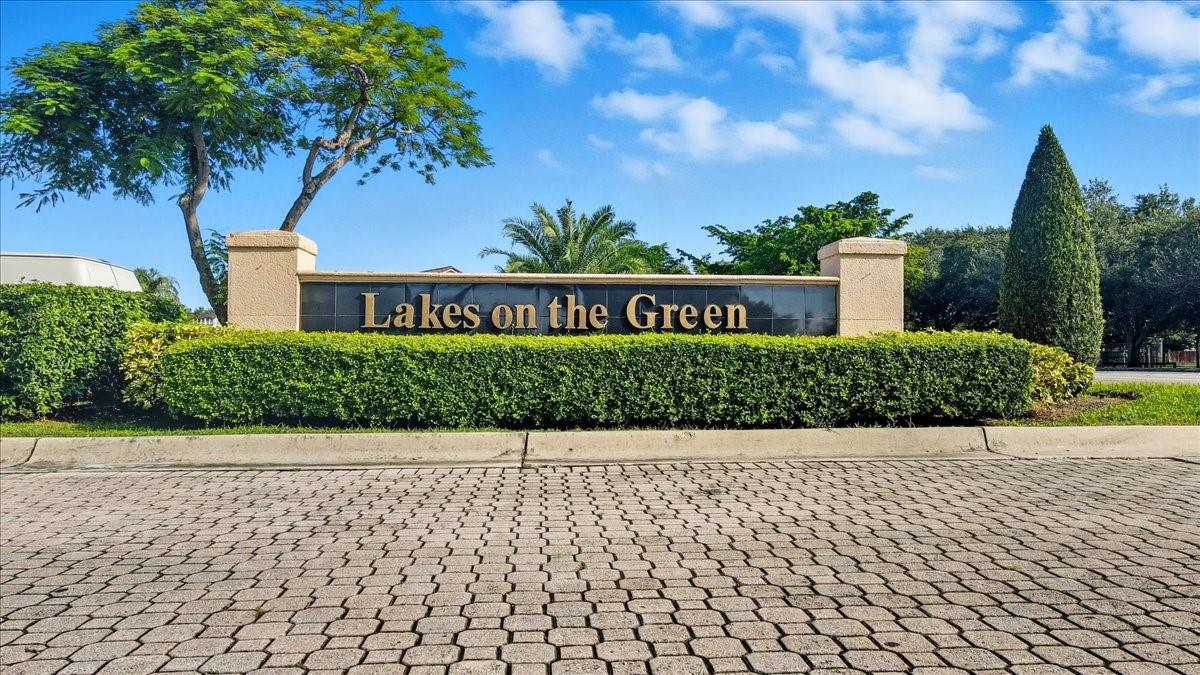 LAKES ON THE GREEN GLYNN - Residential