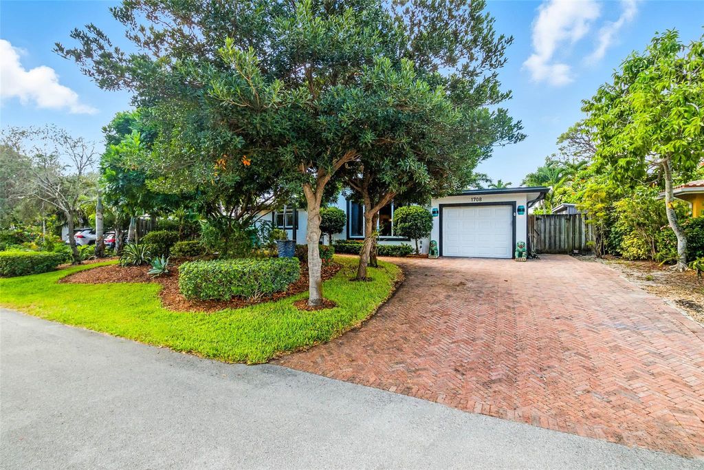 Photo of 1708 NE 47th St, Oakland Park, FL 33334 (MLS # F10533520)