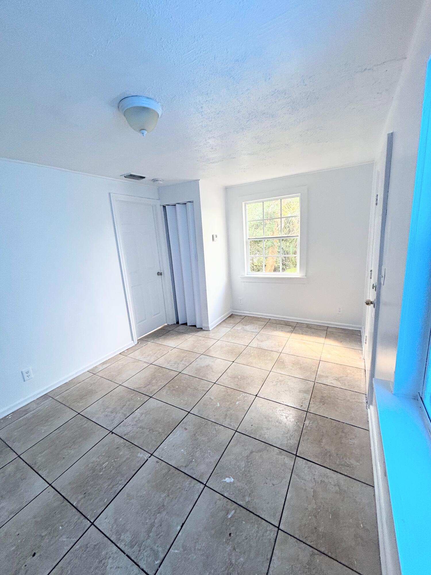 MACKLE PARK PLAT - Residential Lease