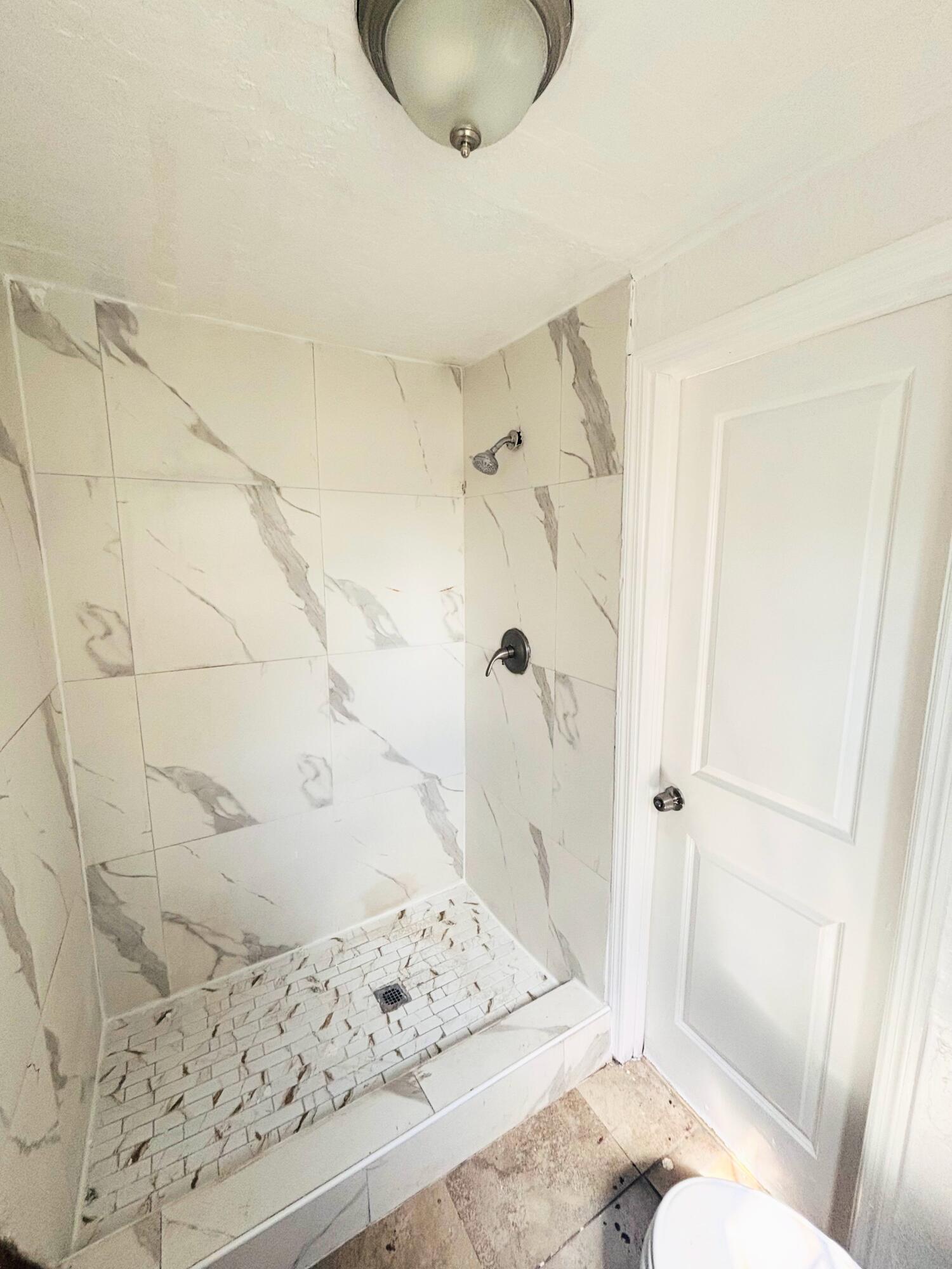 MACKLE PARK PLAT - Residential Lease