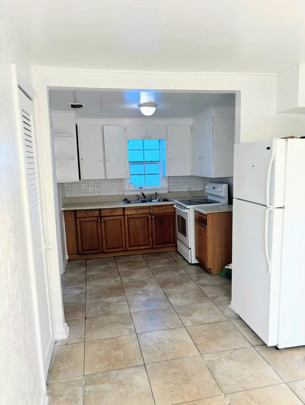 MACKLE PARK PLAT - Residential Lease