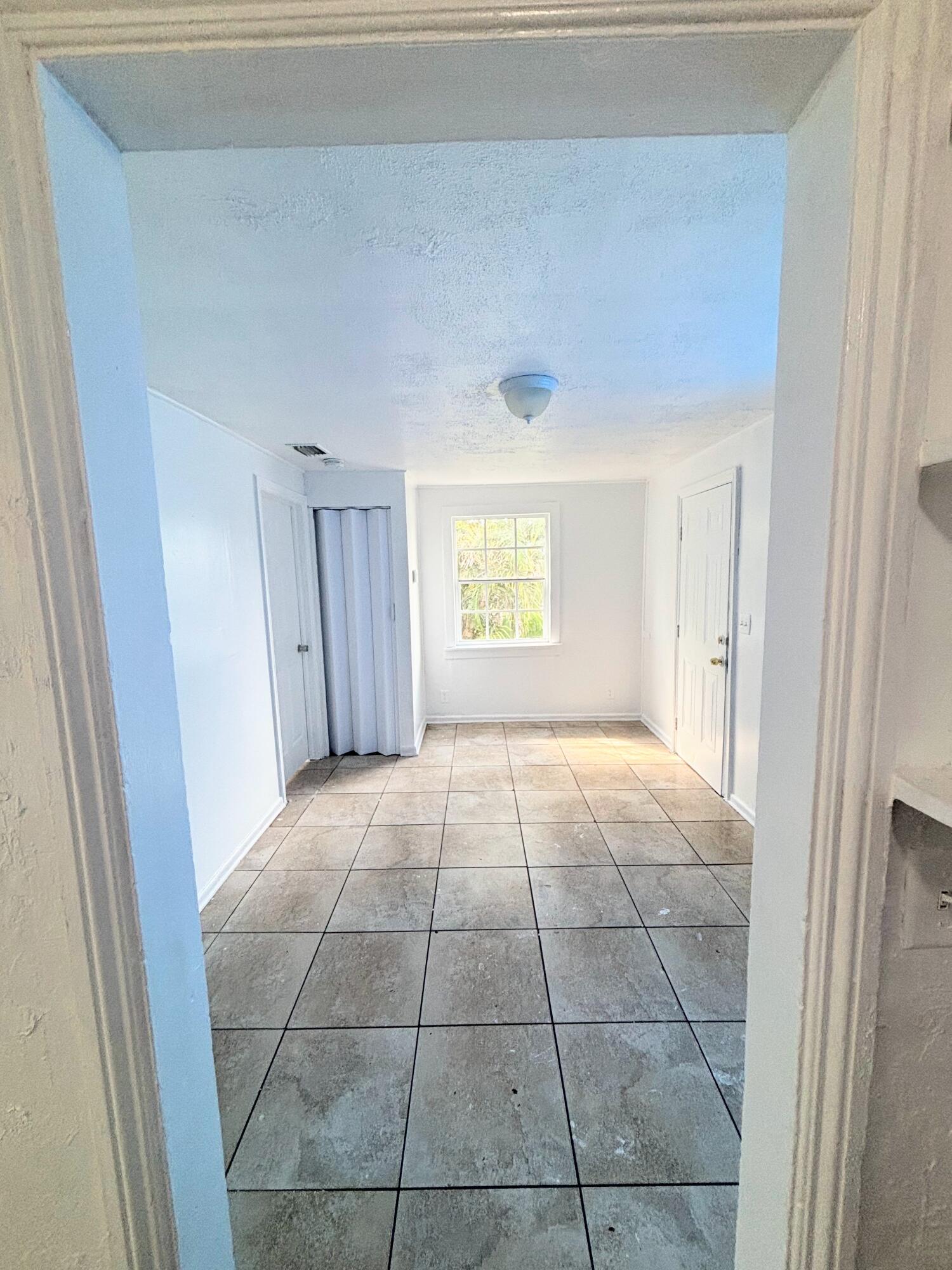 MACKLE PARK PLAT - Residential Lease