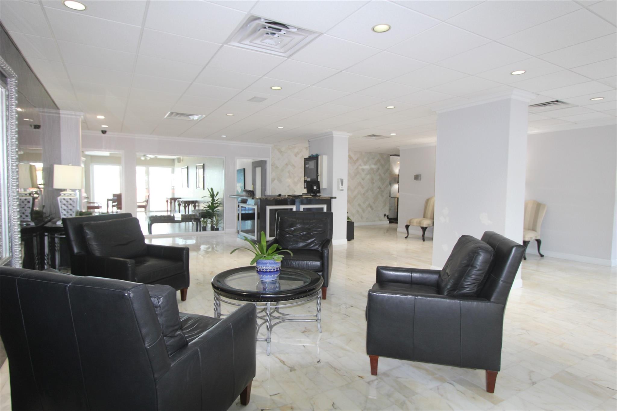 3233 NE 34th St 406