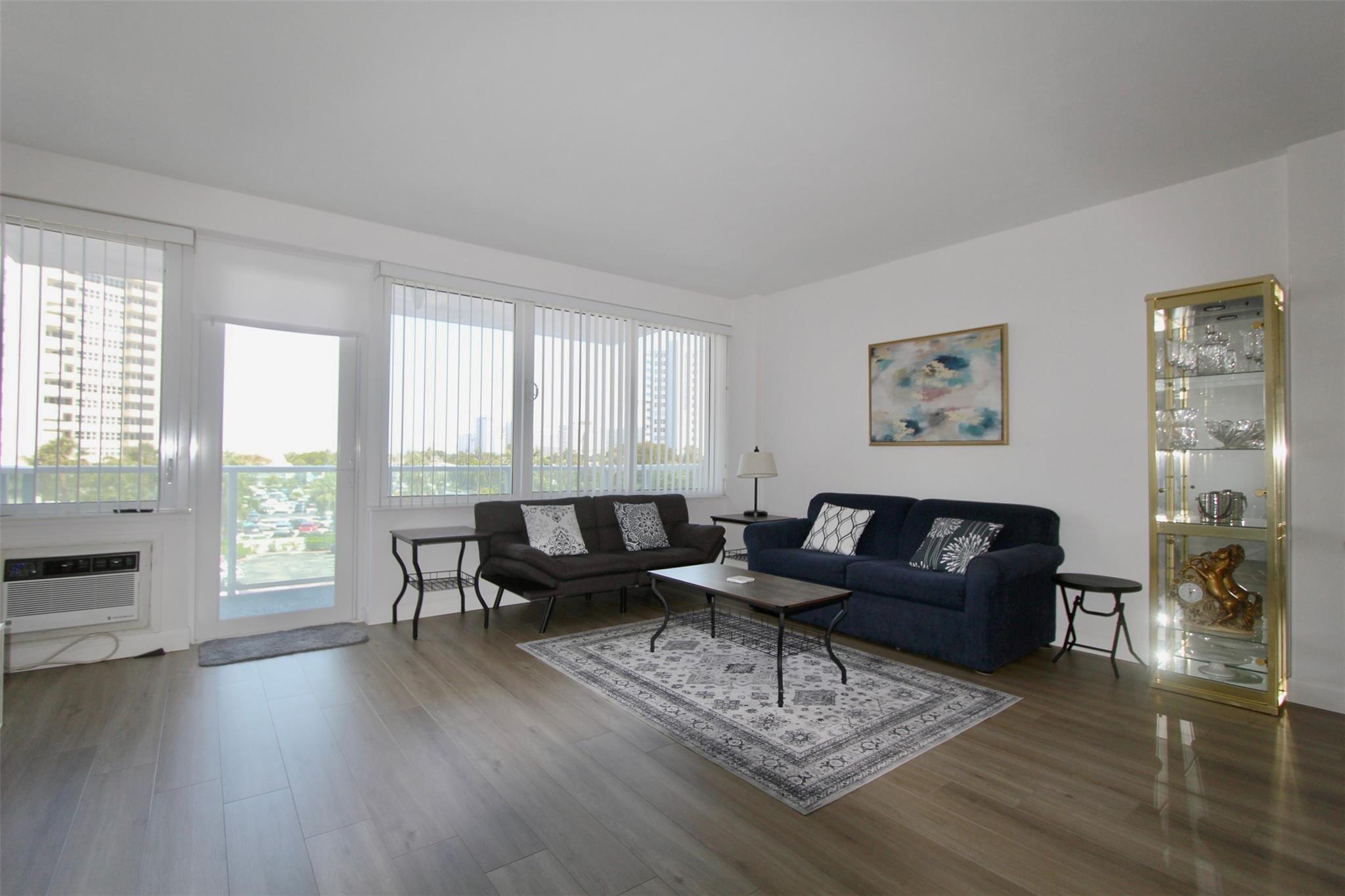 3233 NE 34th St 406