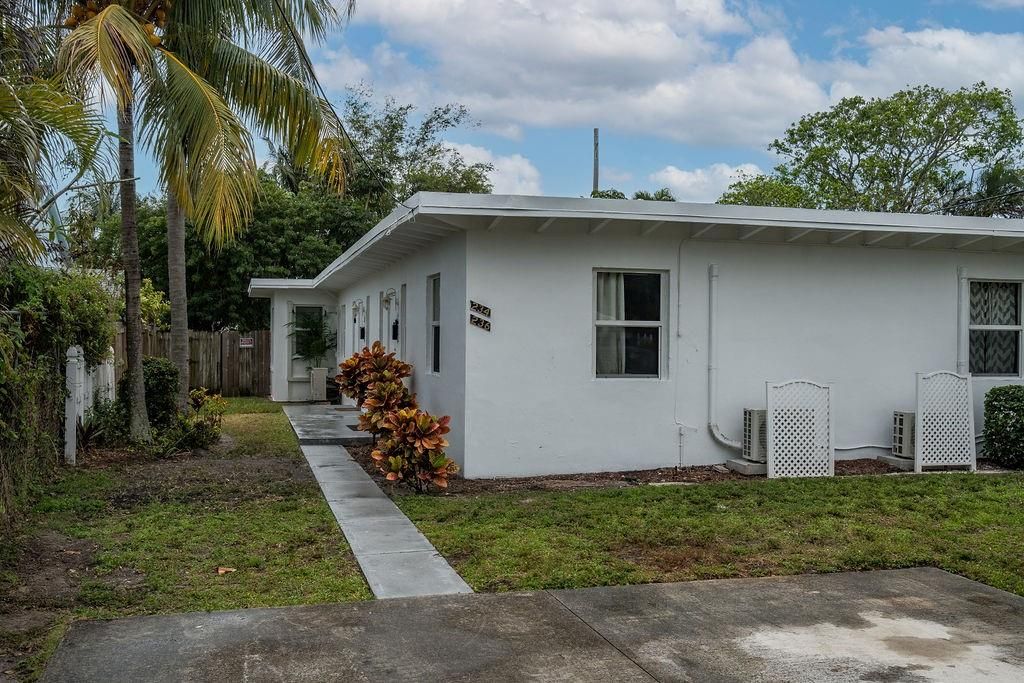 Photo of 236 NE 5th Terrace, Delray Beach, FL 33444 (MLS # F10491213)