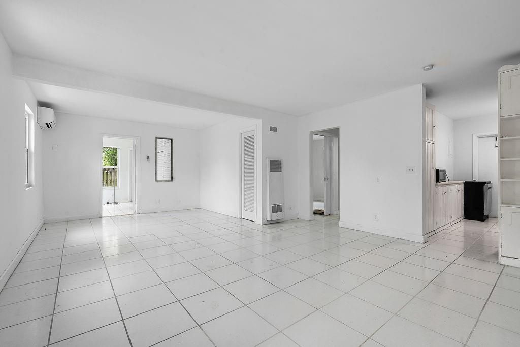 Photo of 236 NE 5th Terrace, Delray Beach, FL 33444 (MLS # F10491213)