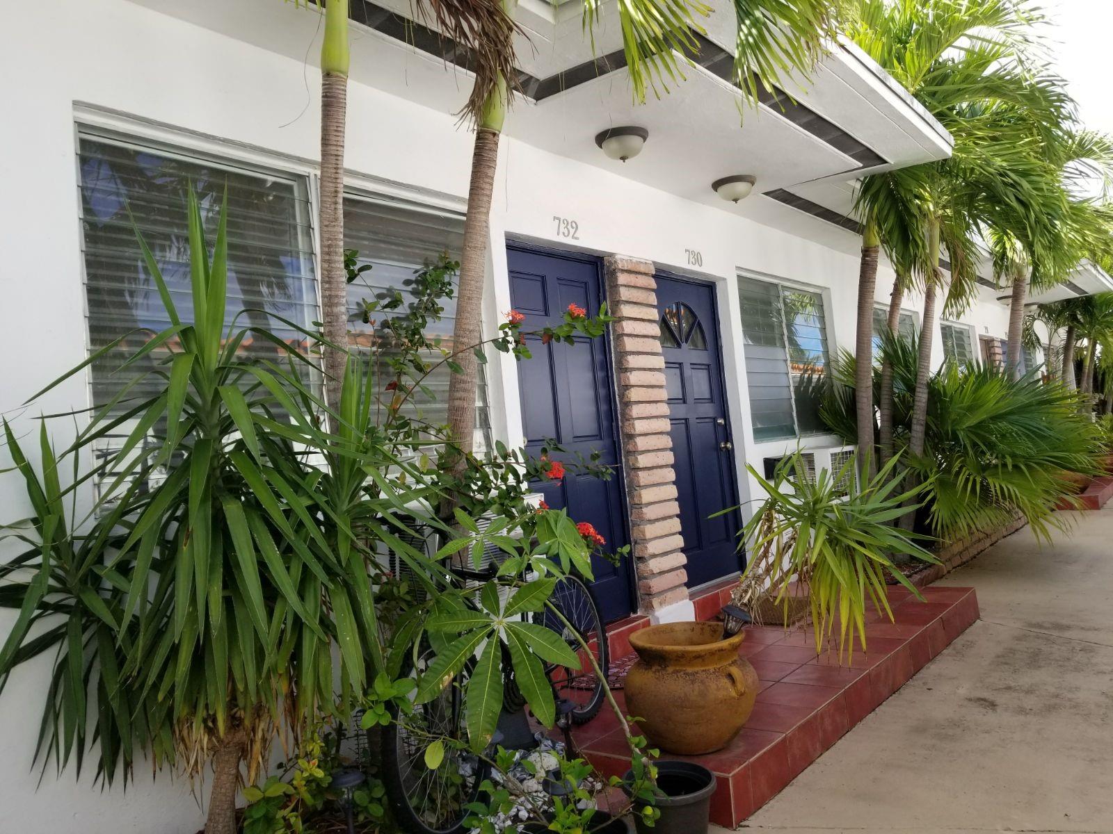Spacious 1 bed / 1 bath apartment. Located within walking distance to beach. Unit features private bedroom and
lots of closet space. Quick move in process. 1 CAT ok under 20# - NO DOGS. Laundry facility on Site. Gated
residence*** 2 MONTHS TO MOVE IN FOR HIGH QUALIFIED PROSPECTS****