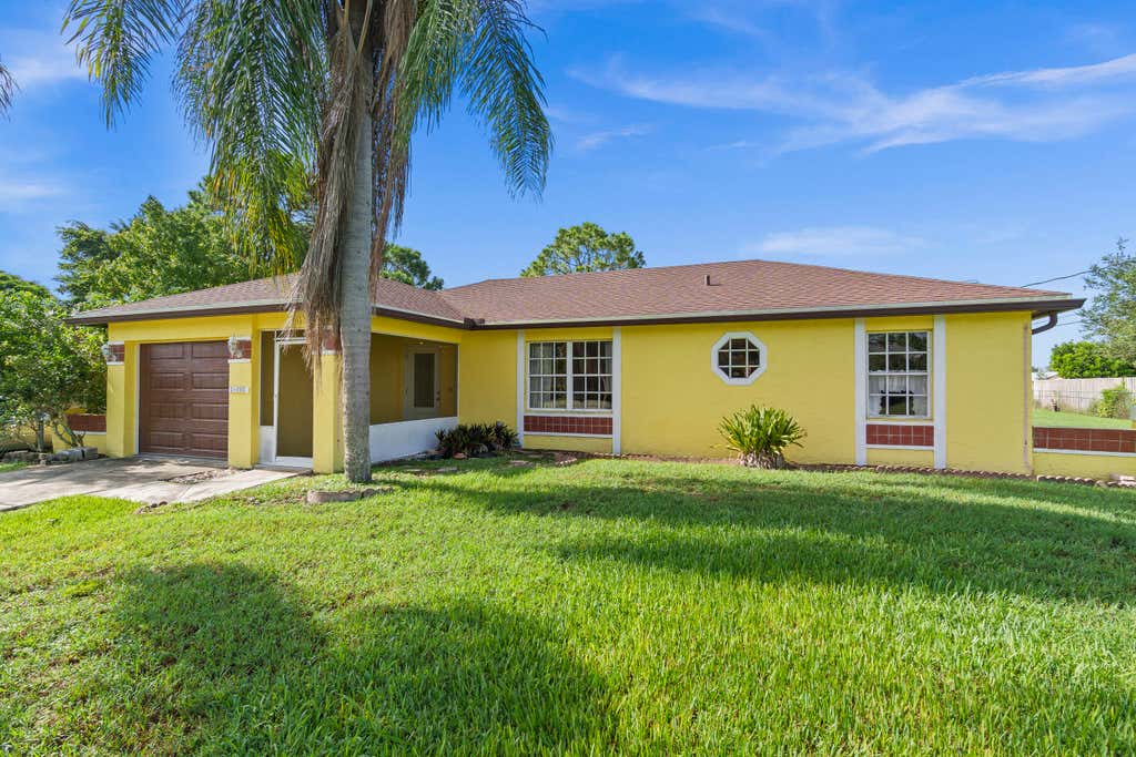 Photo of 610 SW Dalton Circle Cir, Port Saint Lucie, FL 34953 (MLS # R10816079)