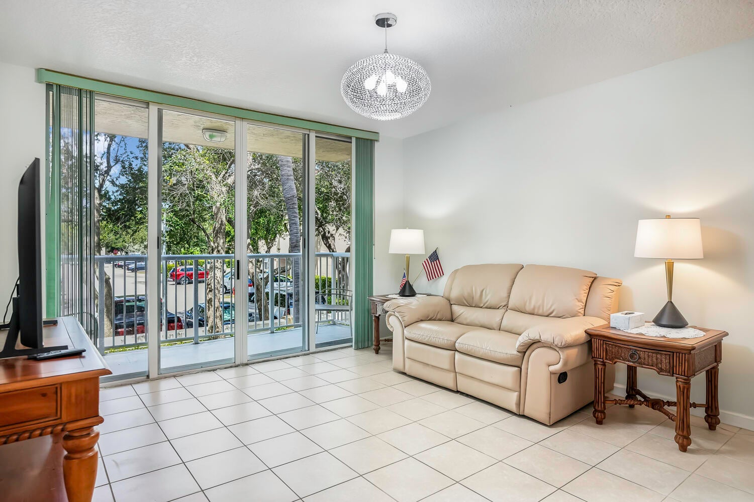 609 E SHERIDAN Street 208