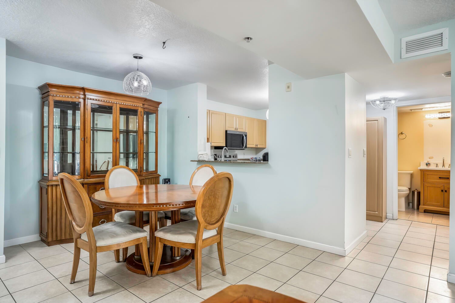 609 E SHERIDAN Street 208