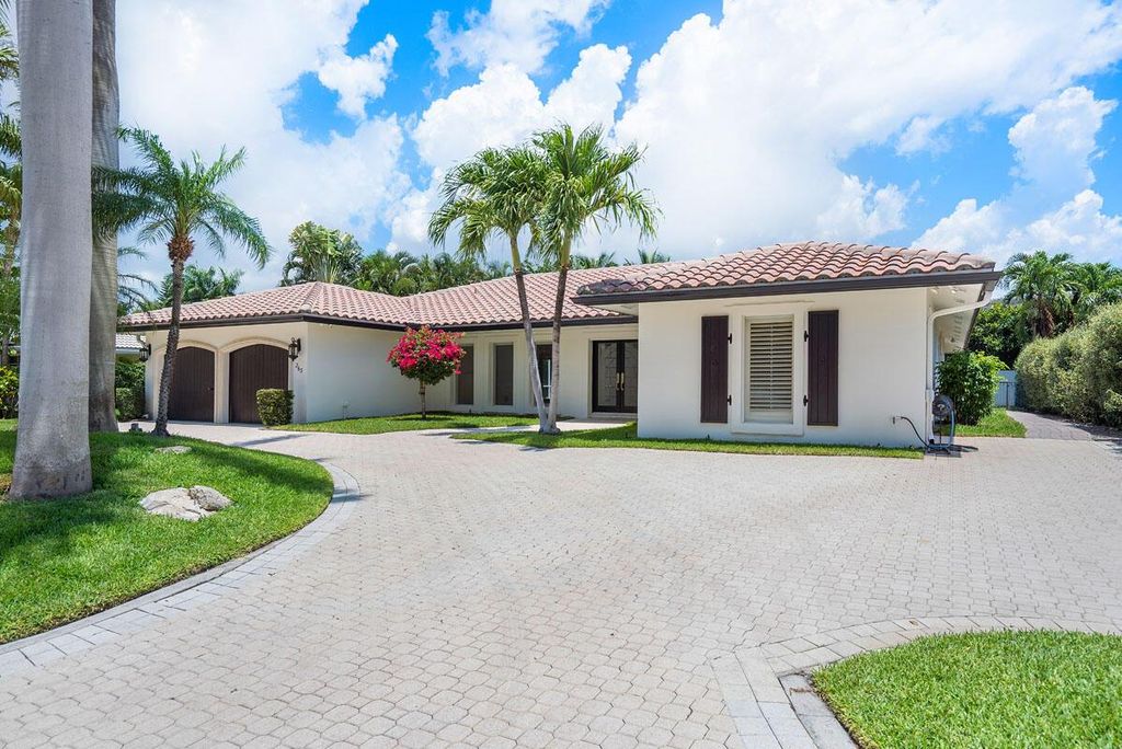 Photo of 263 S Maya Palm Drive, Boca Raton, FL 33432 (MLS # R11104309)