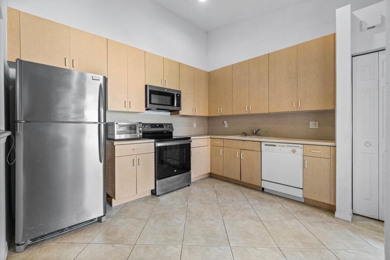 ANDROS ISLE PAR F - Residential