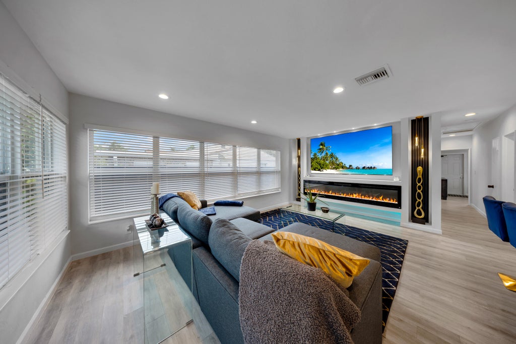 Photo of 700 NE 16TH Court, Fort Lauderdale, FL 33305 (MLS # B26081015)