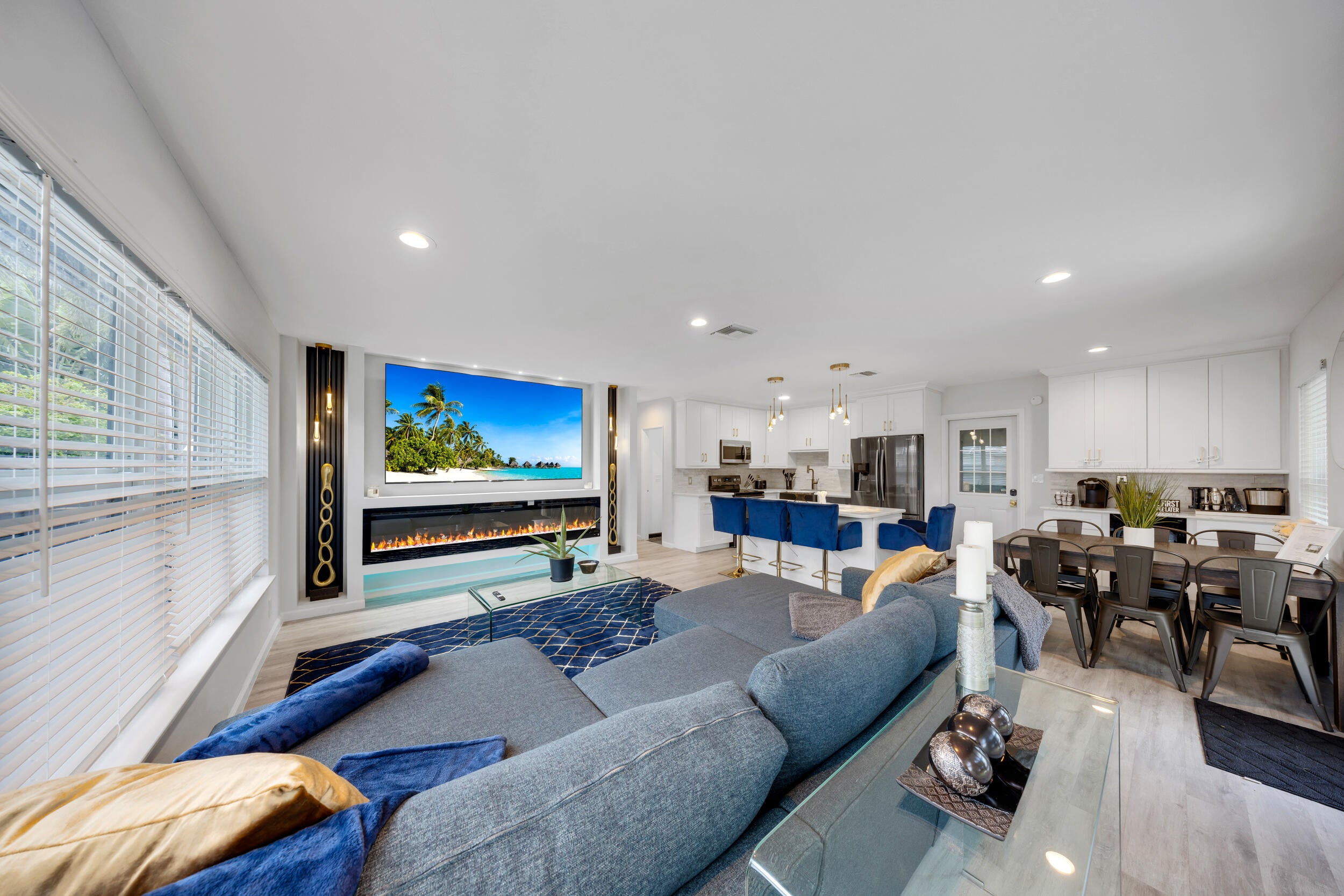 700 NE 16TH Court