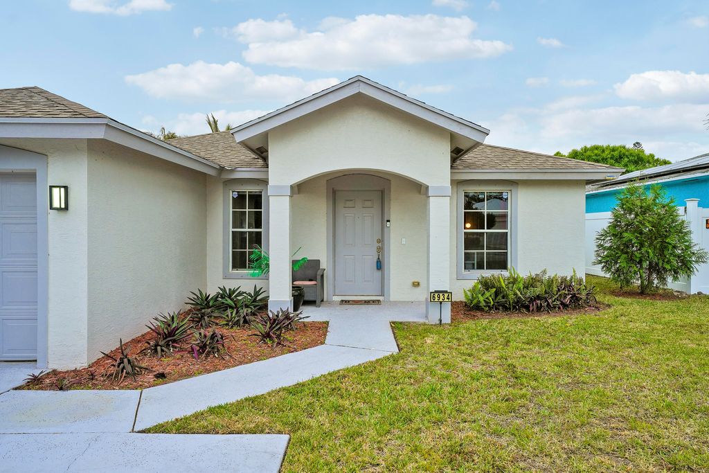 Photo of 6934 Mitchell Street, Jupiter, FL 33458 (MLS # R11157914)