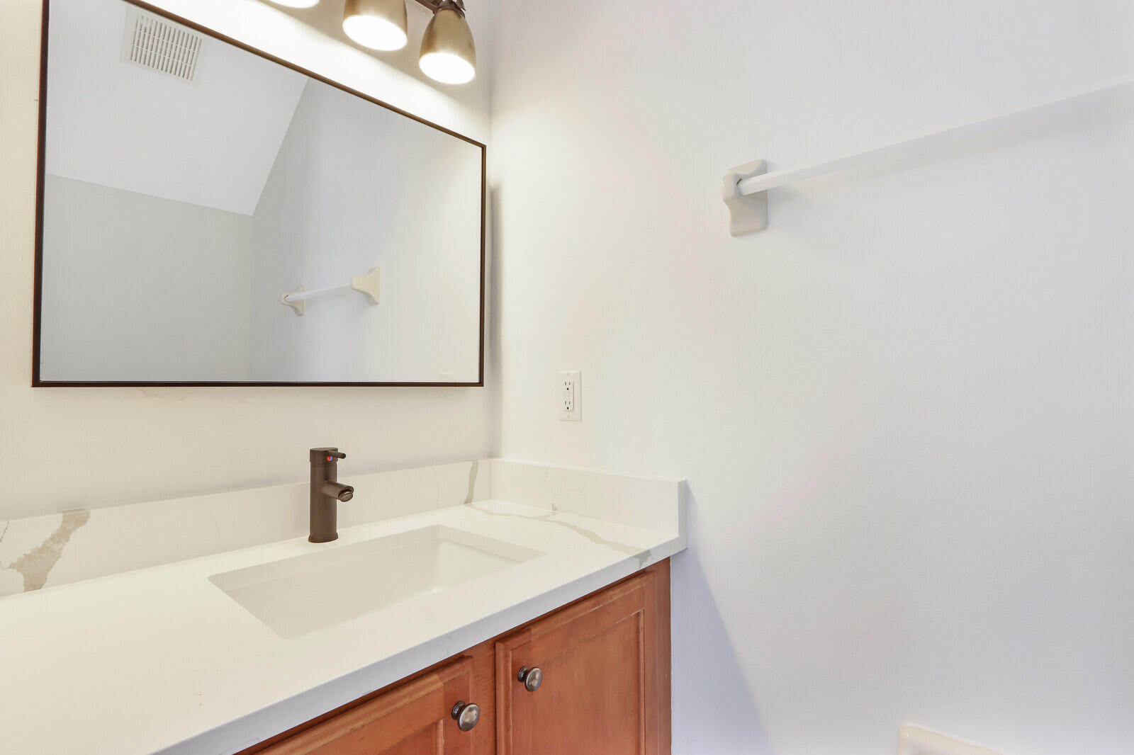 GABLES AT NORTHLAKE 1 - Residential Lease