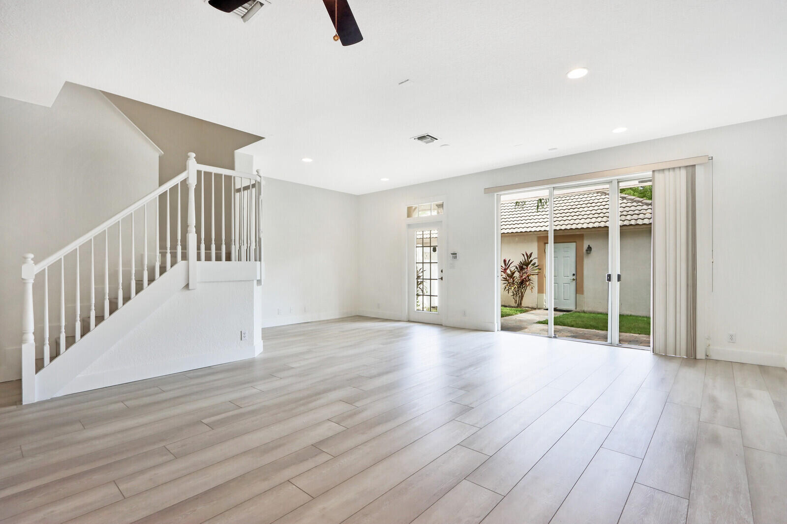 GABLES AT NORTHLAKE 1 - Residential Lease