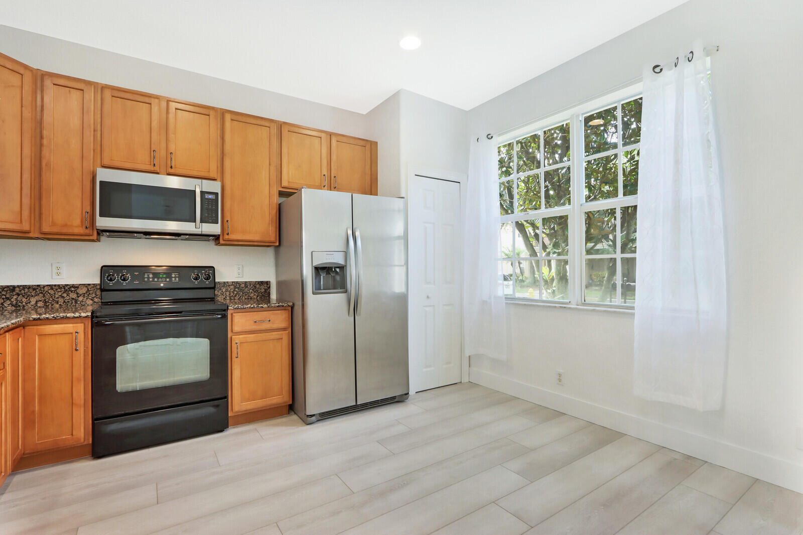 GABLES AT NORTHLAKE 1 - Residential Lease