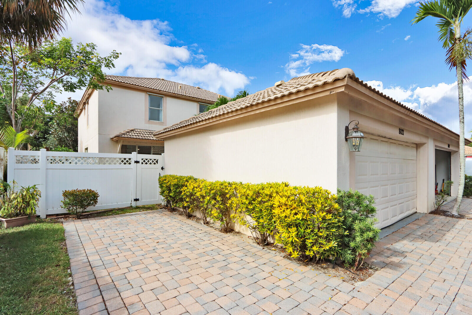 GABLES AT NORTHLAKE 1 - Residential Lease