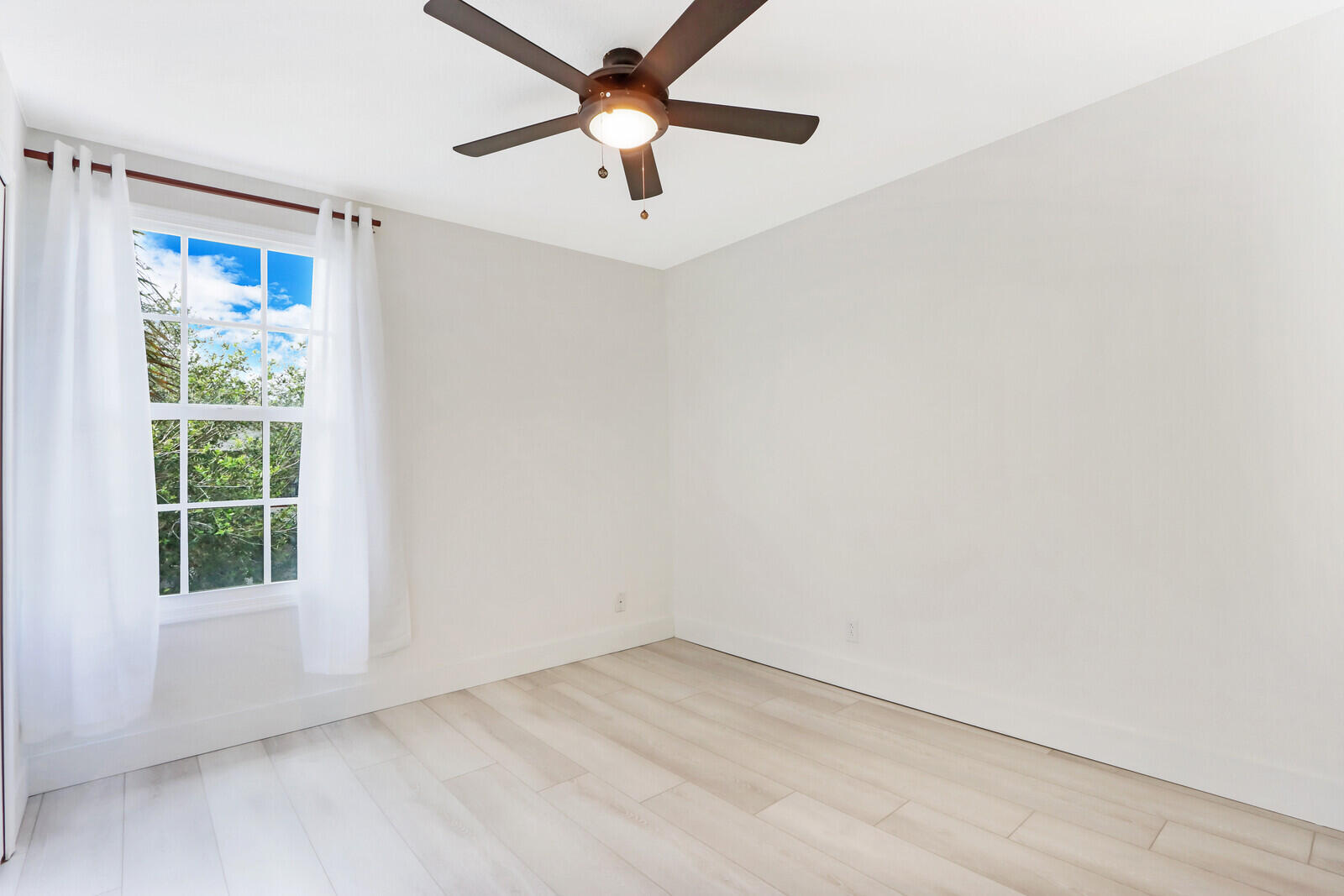 GABLES AT NORTHLAKE 1 - Residential Lease