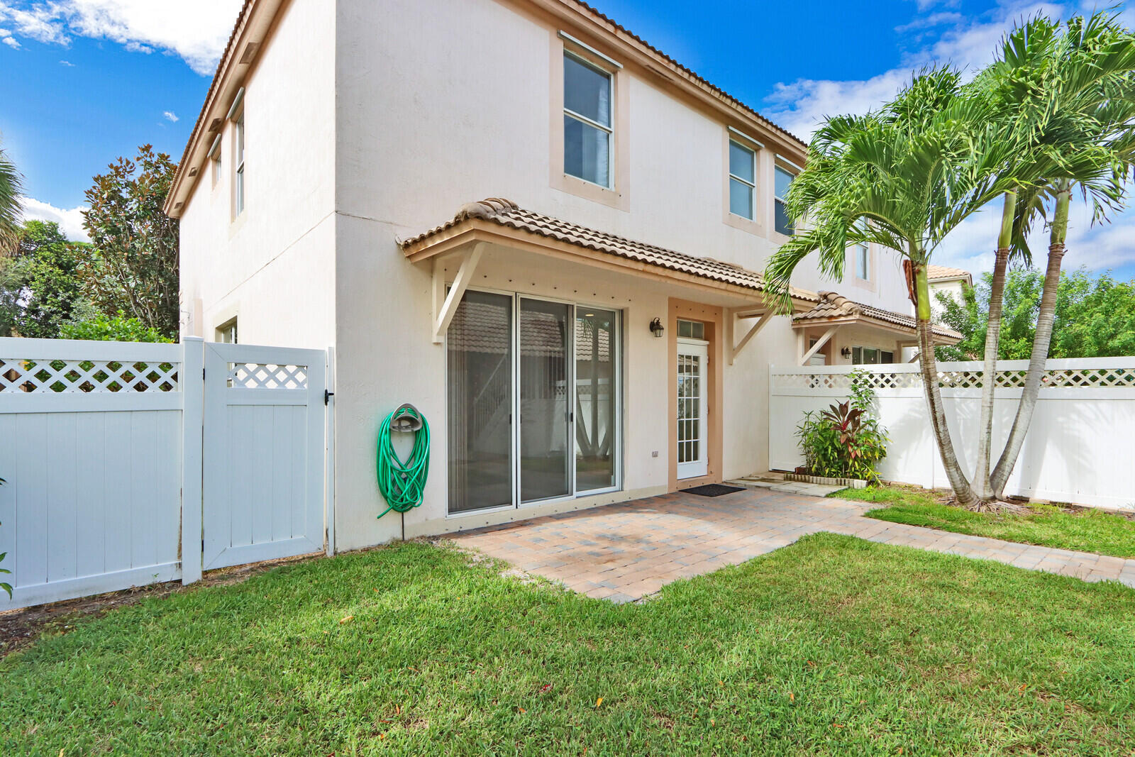 GABLES AT NORTHLAKE 1 - Residential Lease