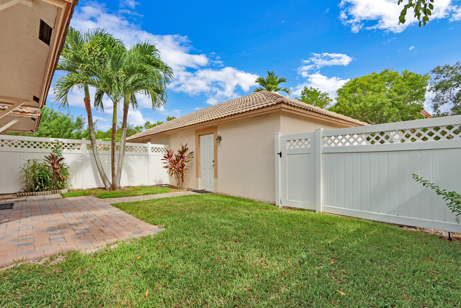 GABLES AT NORTHLAKE 1 - Residential Lease