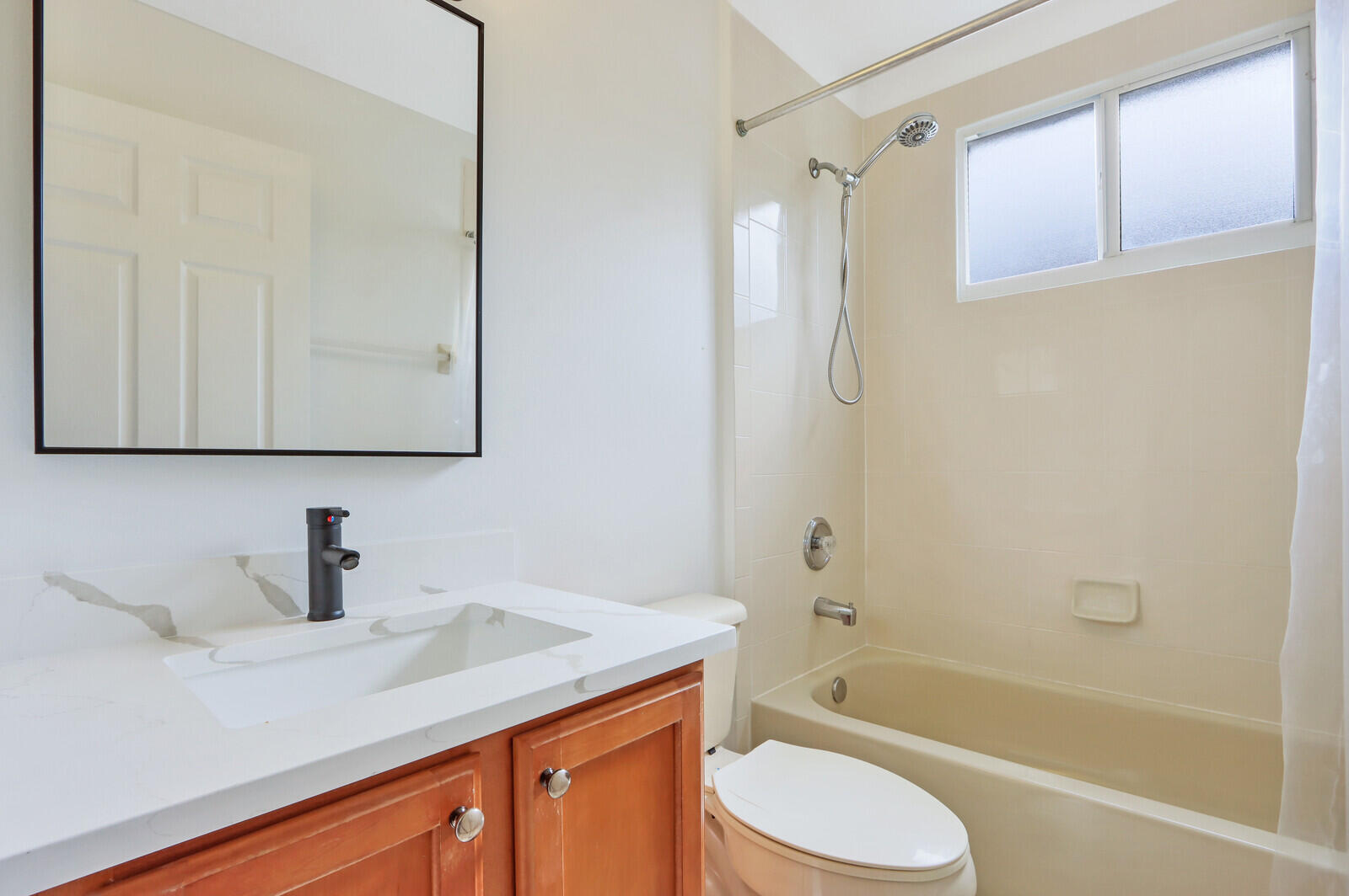 GABLES AT NORTHLAKE 1 - Residential Lease