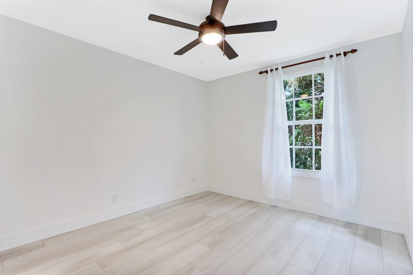 GABLES AT NORTHLAKE 1 - Residential Lease