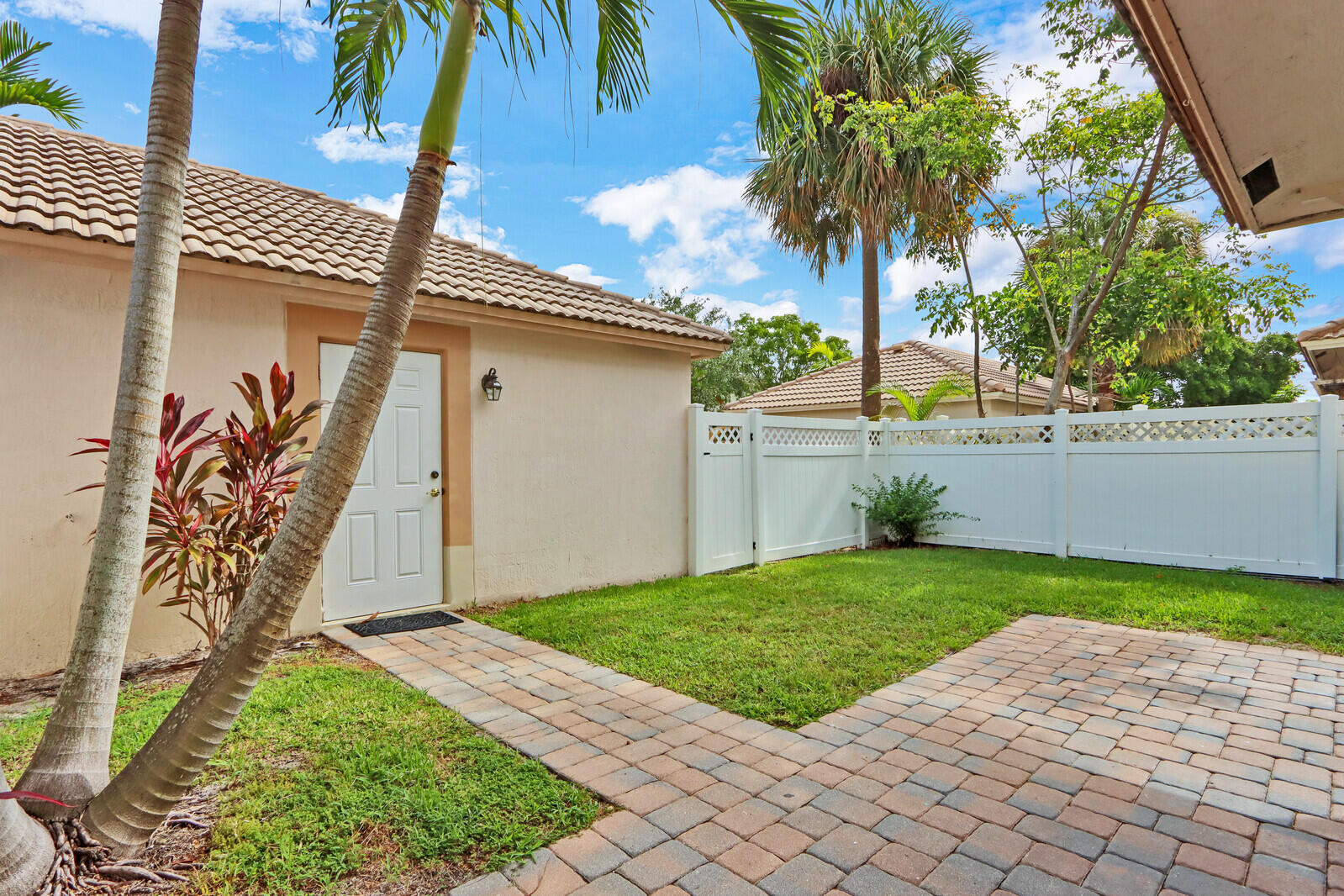 GABLES AT NORTHLAKE 1 - Residential Lease