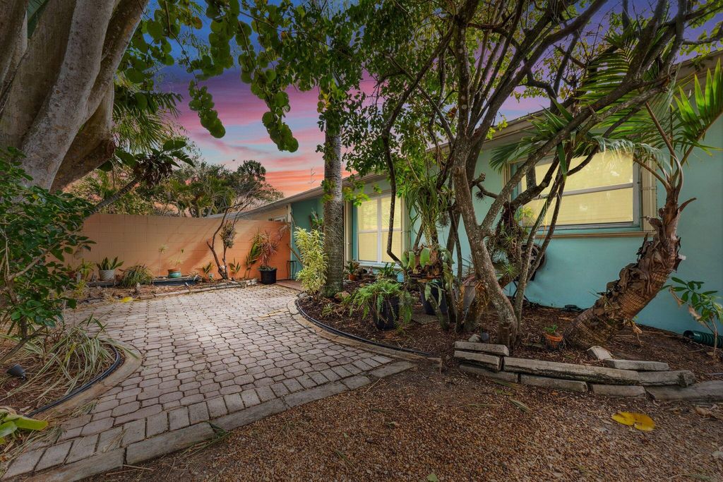 Photo of 20 SW Hideaway Place, Stuart, FL 34994 (MLS # R11085203)