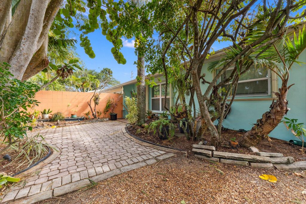 Photo of 20 SW Hideaway Place, Stuart, FL 34994 (MLS # R11085203)