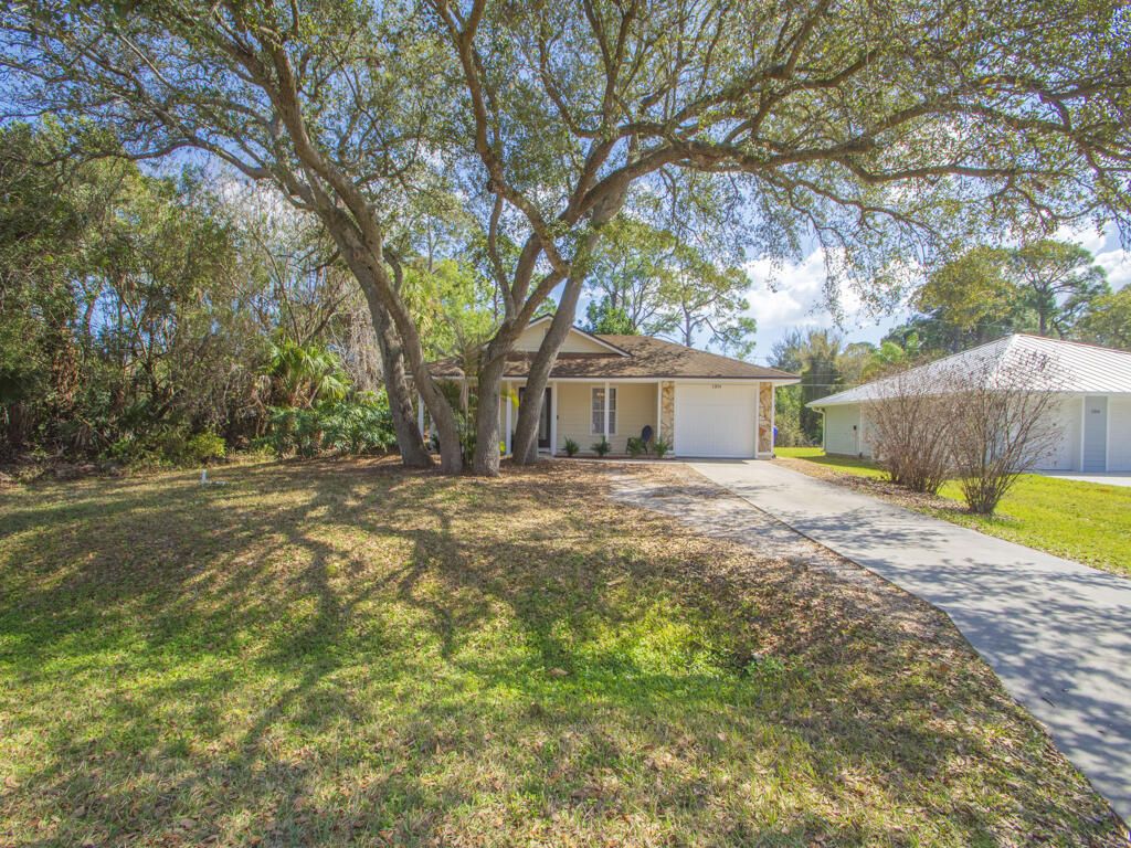 Photo of 1304 32nd Avenue SW, Vero Beach, FL 32968 (MLS # R11168210)