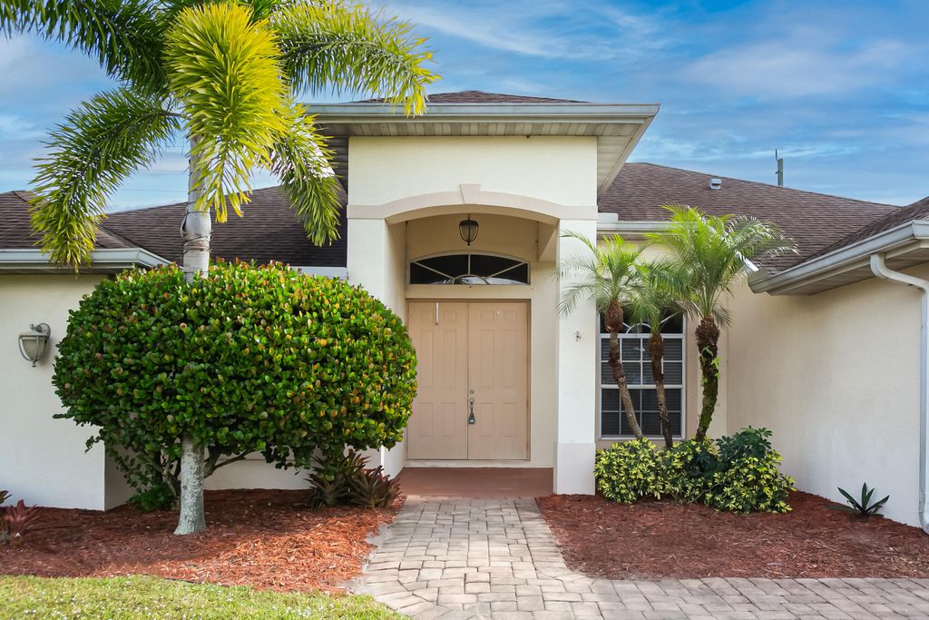 Photo of 555 SE Nome Drive, Port Saint Lucie, FL 34984 (MLS # R11144539)