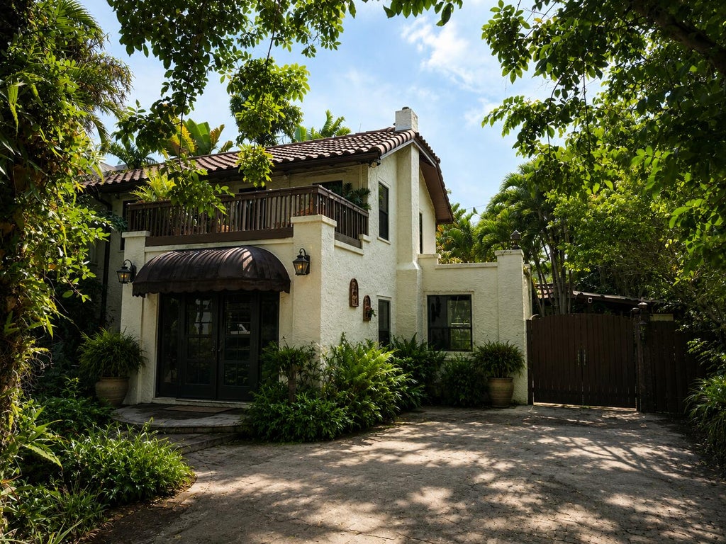 Photo of 535 N Victoria Park Road, Fort Lauderdale, FL 33301 (MLS # B26044011)