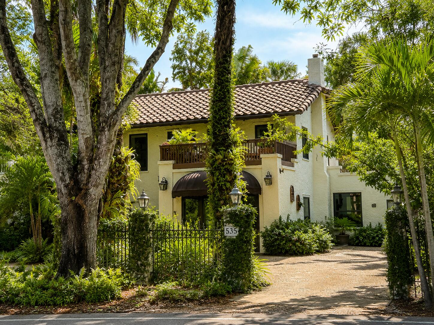 535 N Victoria Park Road