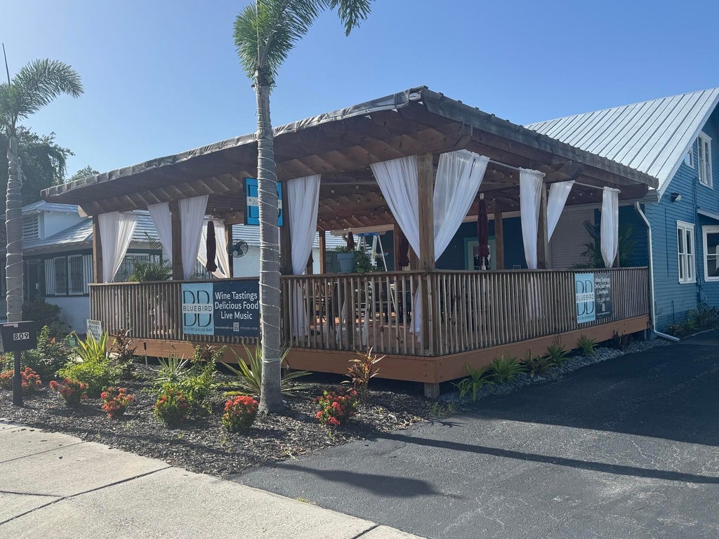Photo of 809 DELAWARE Avenue, Fort Pierce, FL (MLS # B26074126)