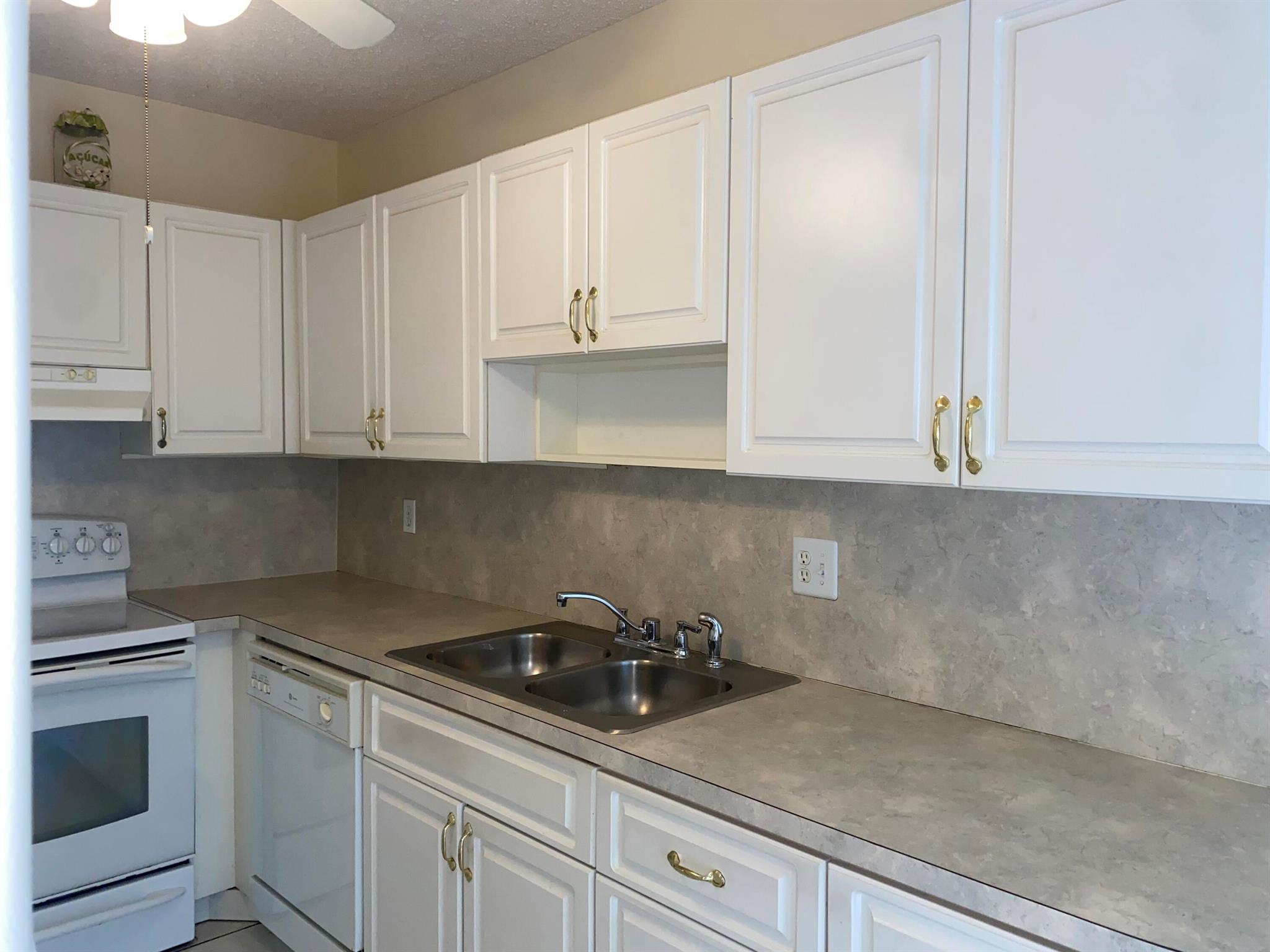8665 Chevy Chase Drive 113