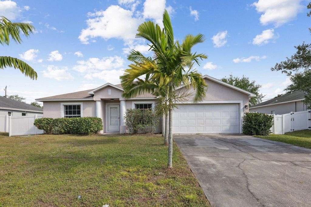 Photo of 487 SW Bradshaw Circle, Port Saint Lucie, FL 34953 (MLS # R10972489)
