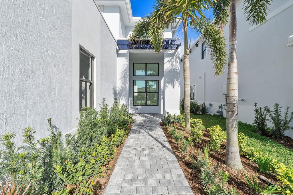 Photo of 12466 Solana Bay Circle, Palm Beach Gardens, FL 33412 (MLS # F10397804)
