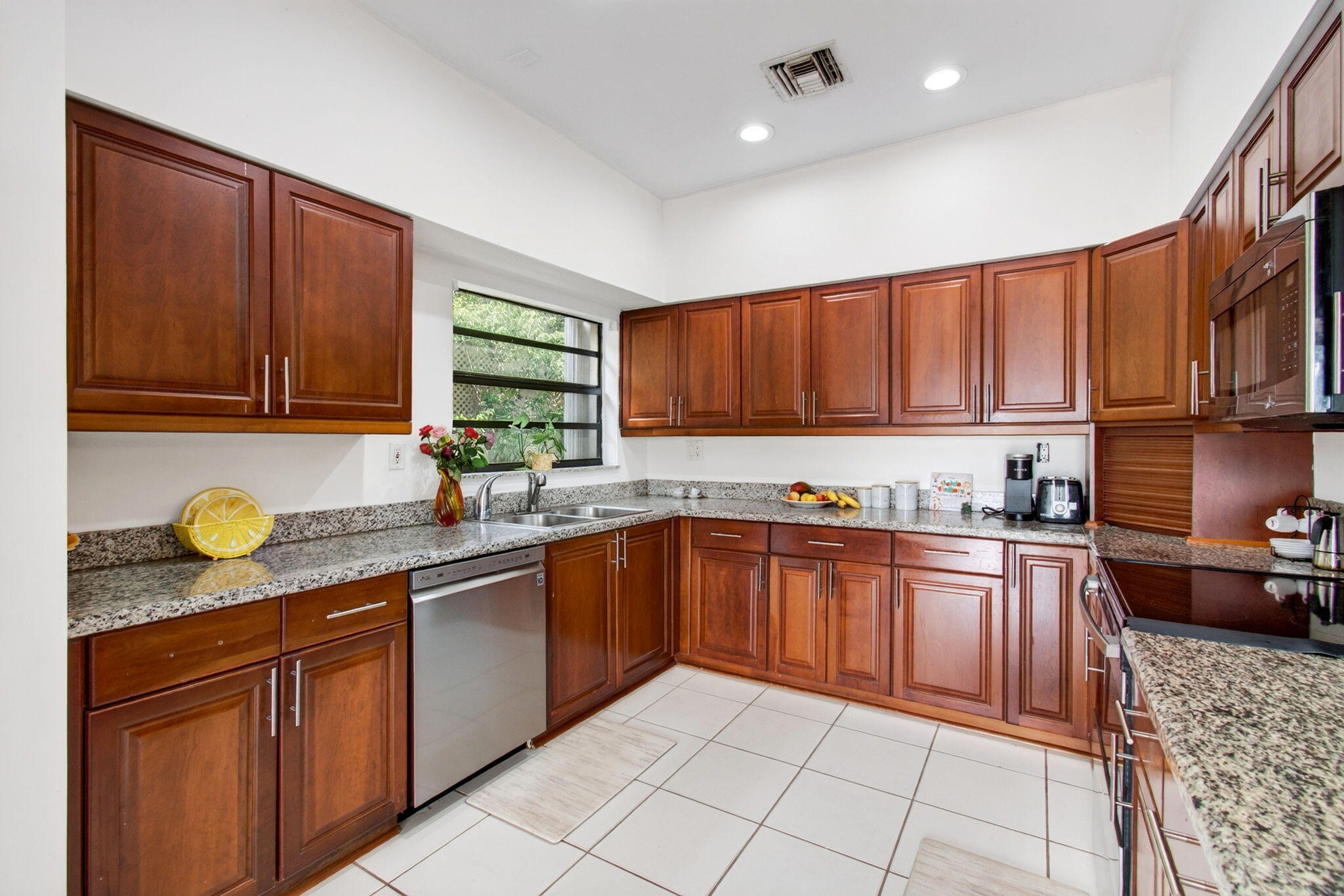Properties | Stephanie Kaufman 8718 Via Reale