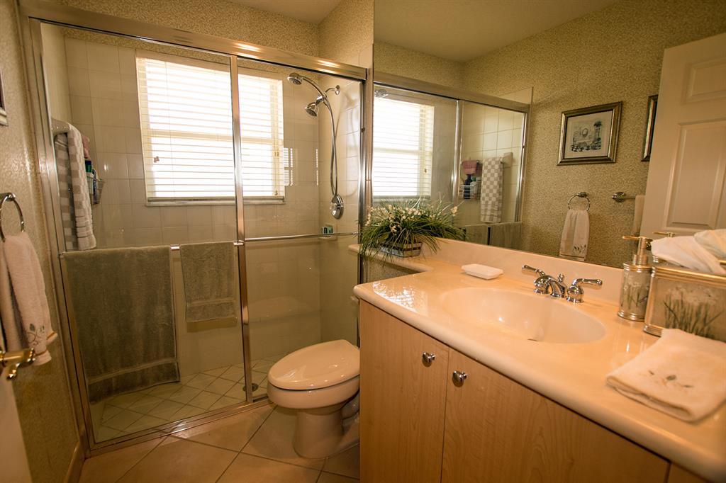 CASCADE LAKES - Residential