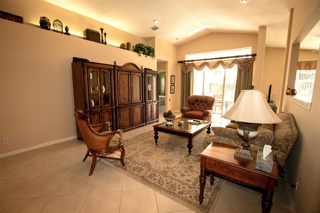 CASCADE LAKES - Residential