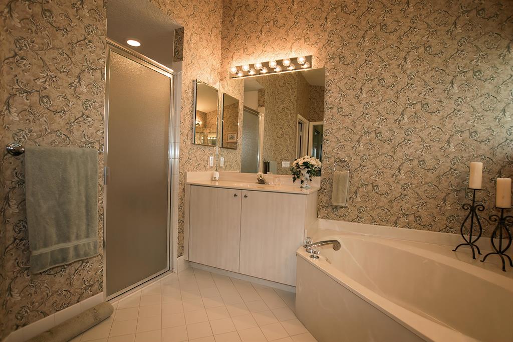 CASCADE LAKES - Residential