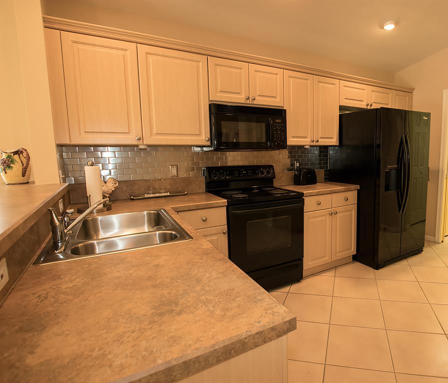 CASCADE LAKES - Residential