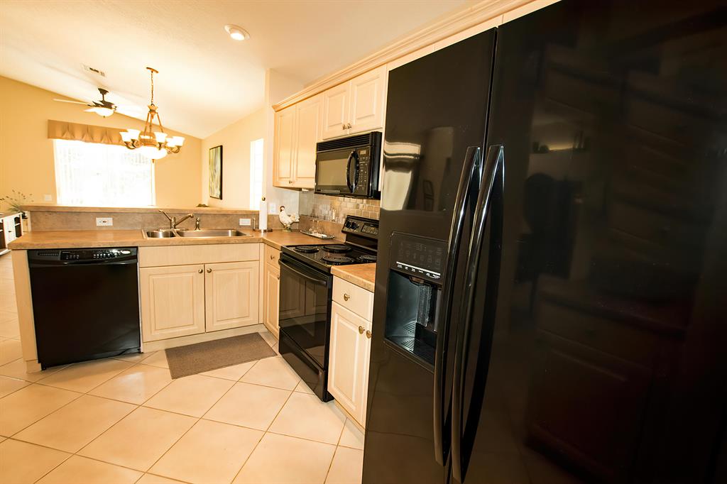 CASCADE LAKES - Residential